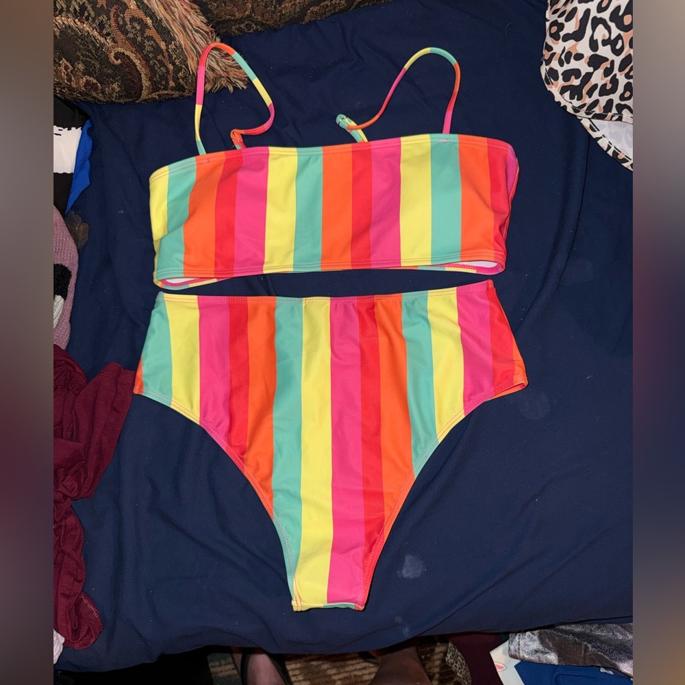 SHEIN Multicolor Checkered Bikini Top